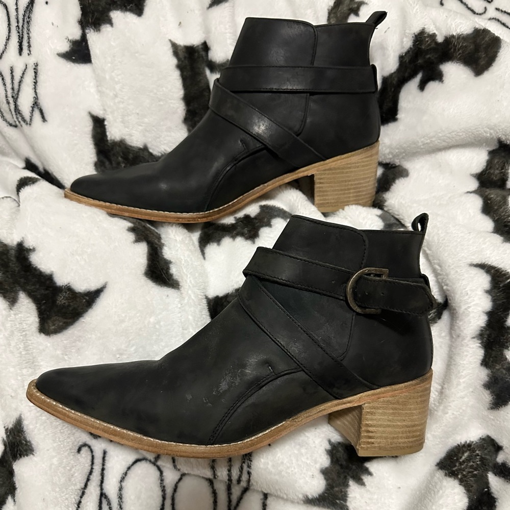 Free People black distressed back loop leather ankle boots. Size 40.